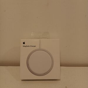 Apple MagSafe Charger with USB-C Port